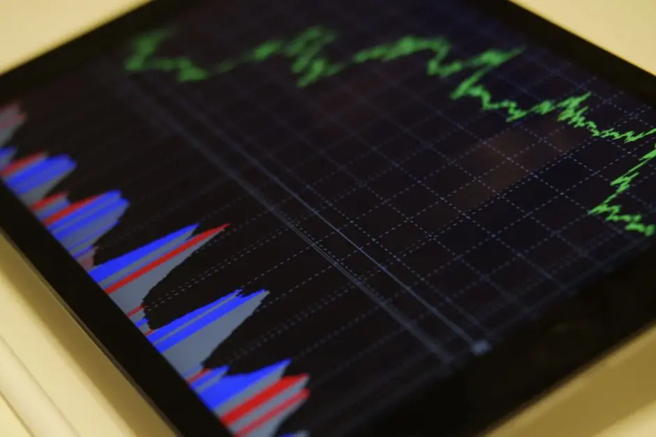 Nabung Saham Bulanan vs Trading Harian: Mana yang Cocok untuk Pemula?